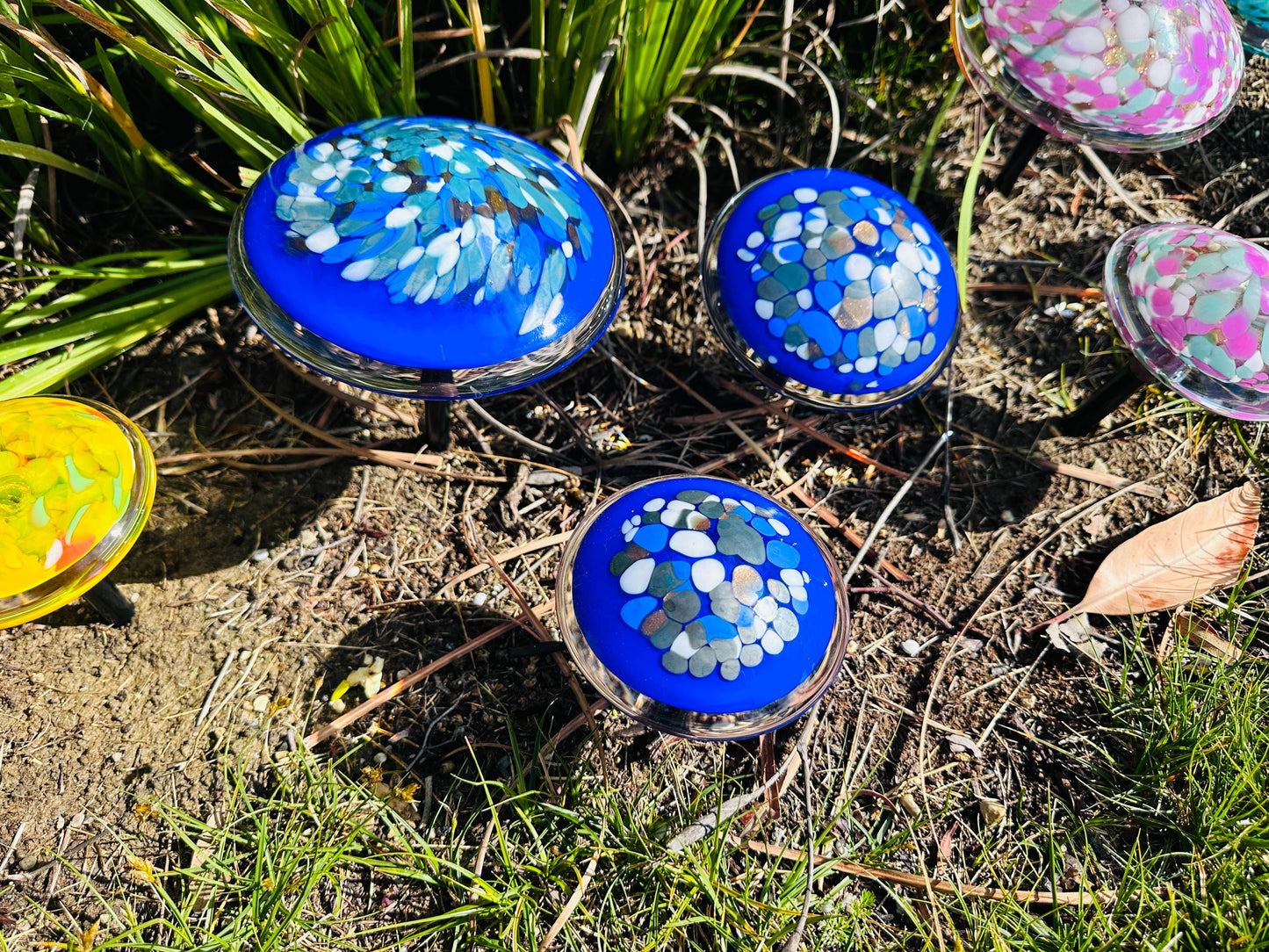Chihuly Inspired Art Glass Mushroom: 4"