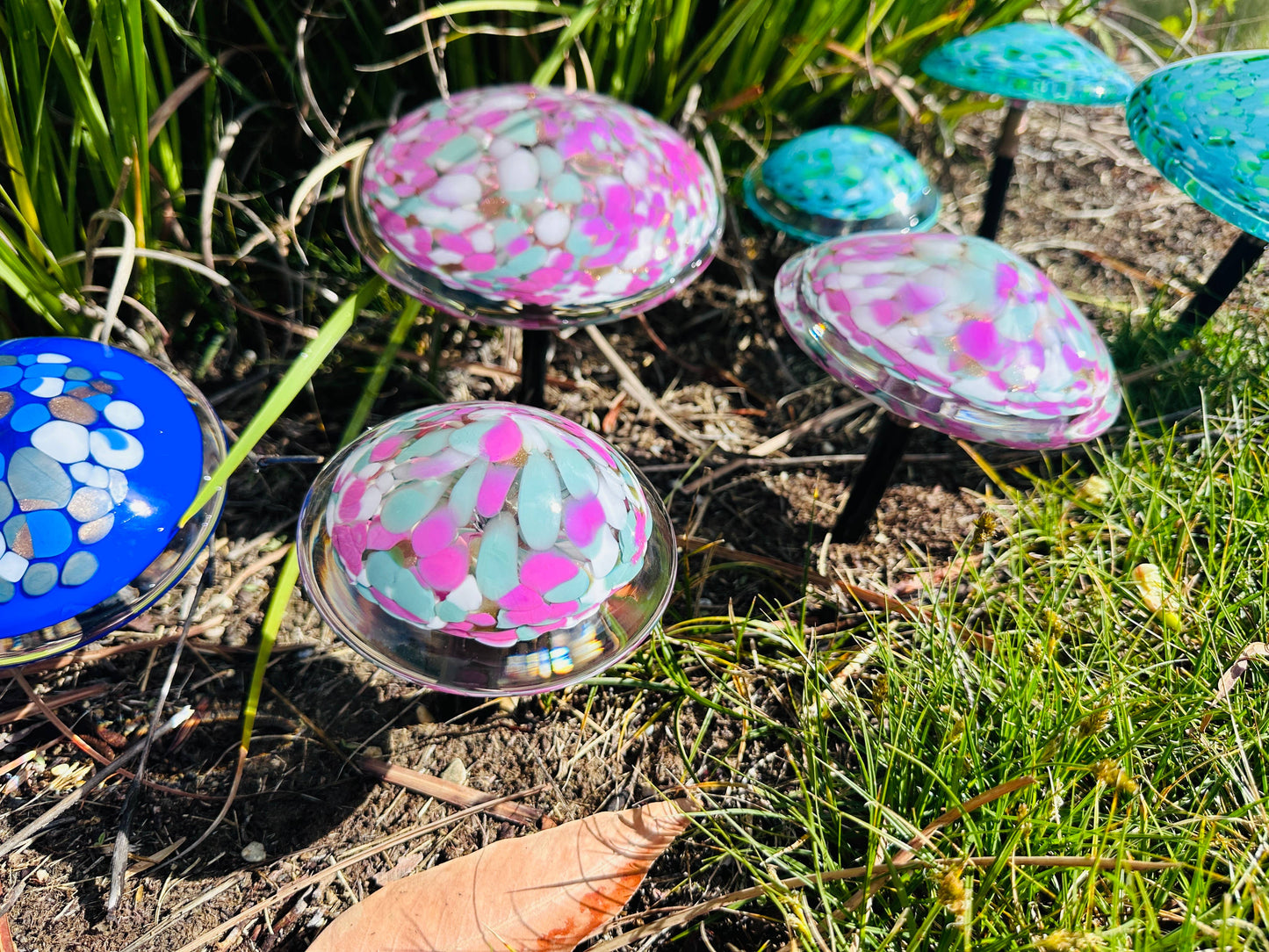 Chihuly Inspired Art Glass Mushroom: 4"