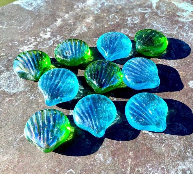 Glass Seashell Sitter Collectible